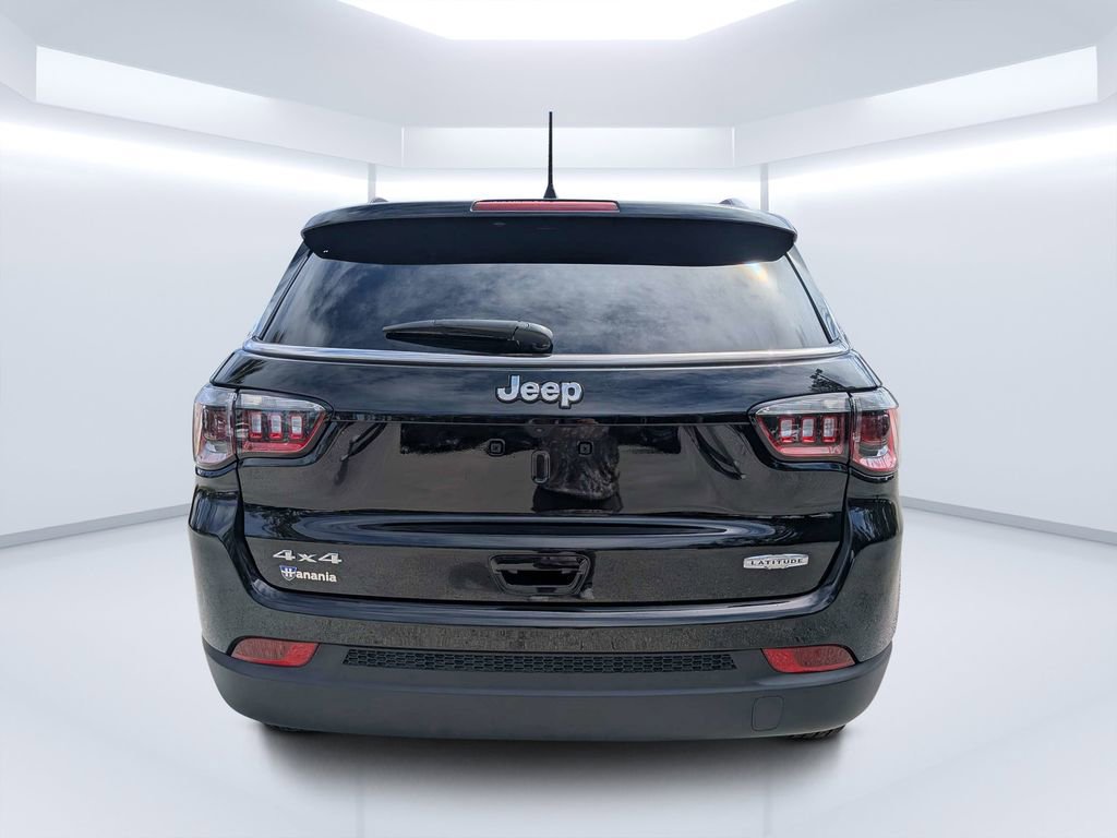 Used 2024 Jeep Compass Latitude image 4