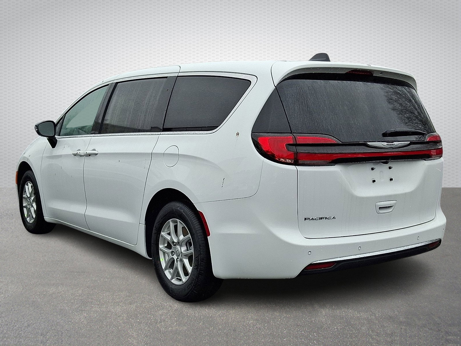 New 2026 Chrysler Pacifica Select image 2