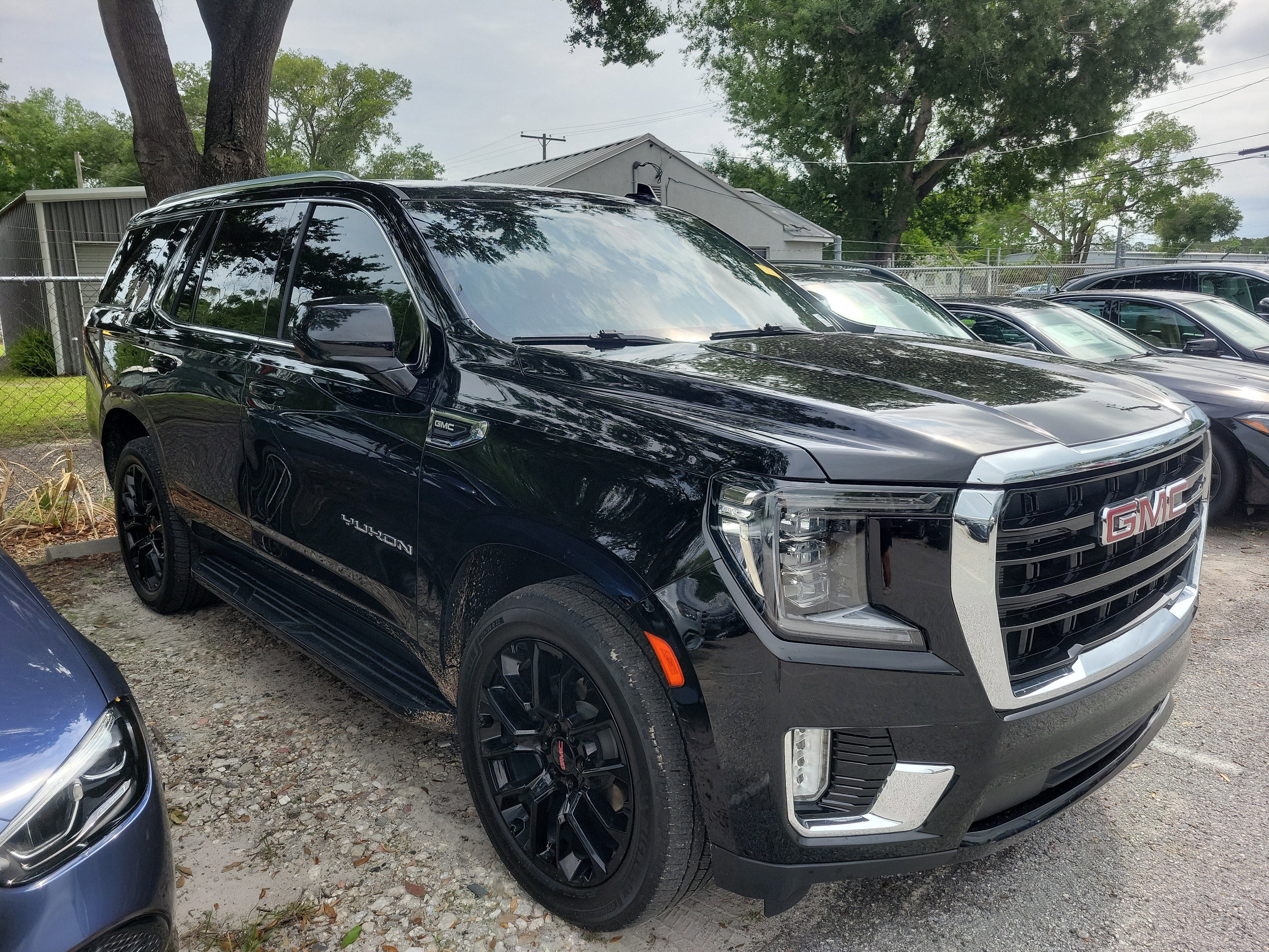 Used 2022 GMC Yukon SLE w/ Gmc Pro Safety Plus Package RWD image 2