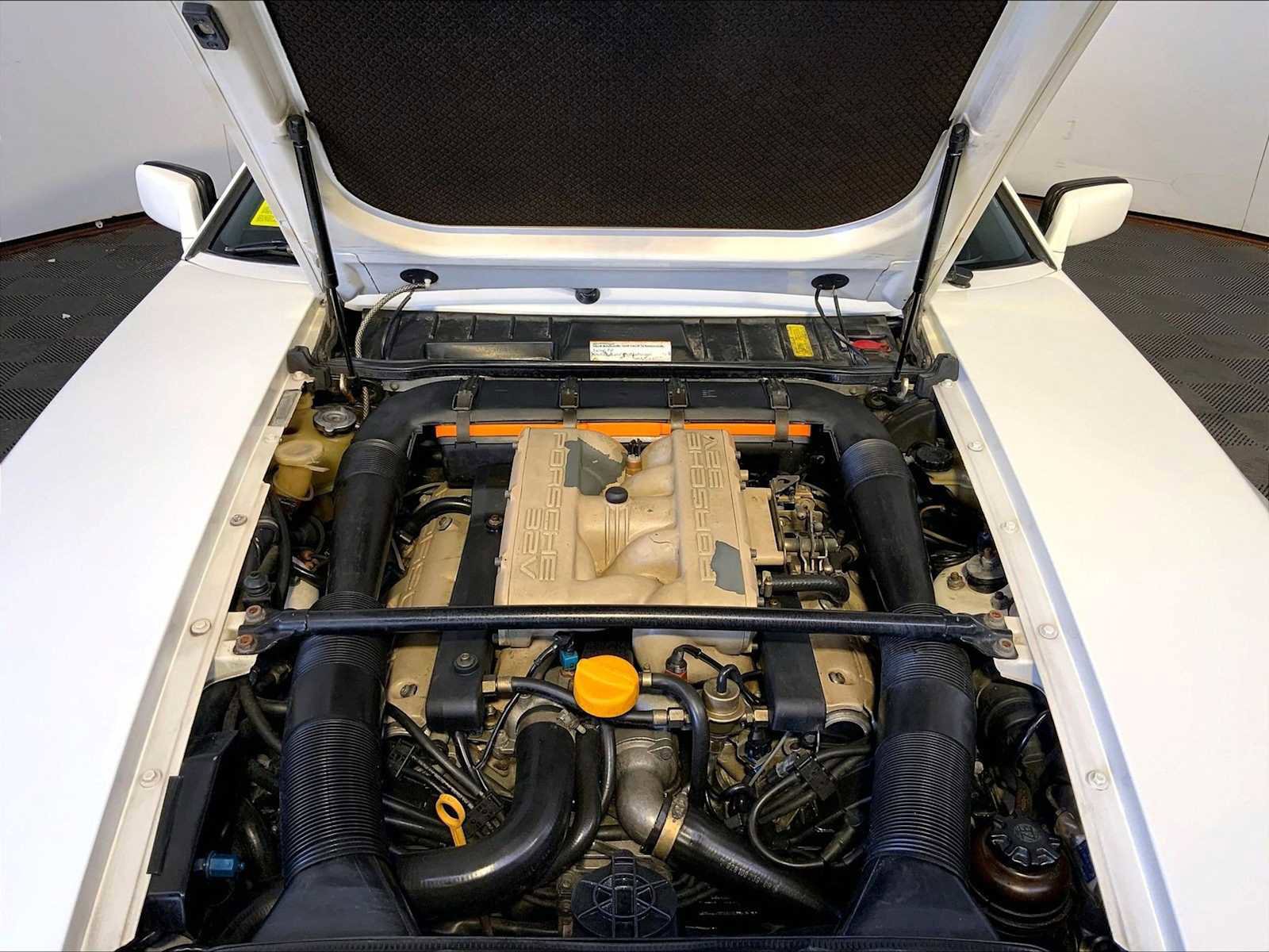 Used 1991 Porsche 928 S4 RWD image 32