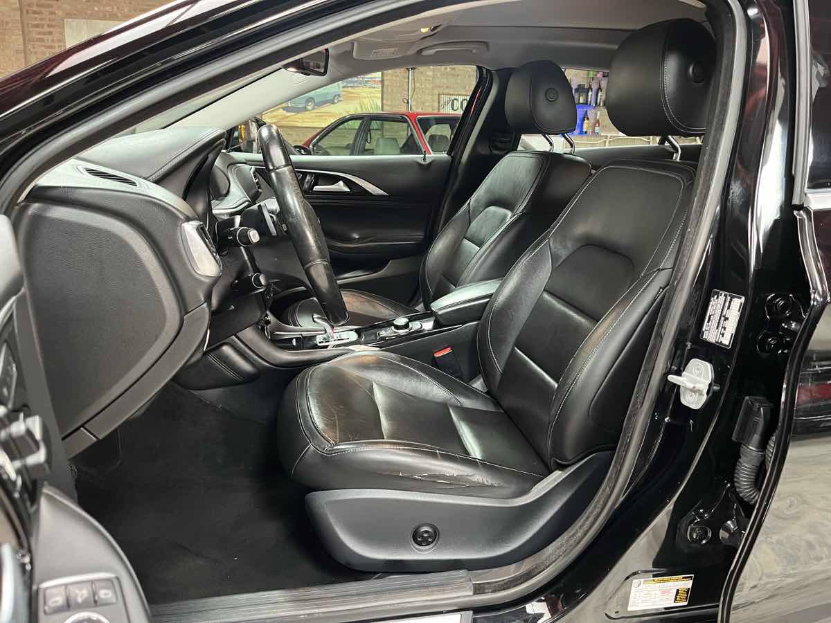 Used 2018 INFINITI QX30 Premium w/ Navigation Package AWD/4WD image 8