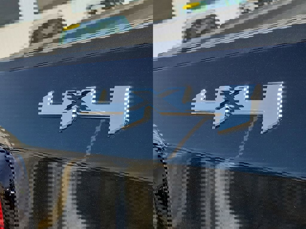 Used 2024 GMC Sierra 1500 SLE w/ Preferred Package image 6