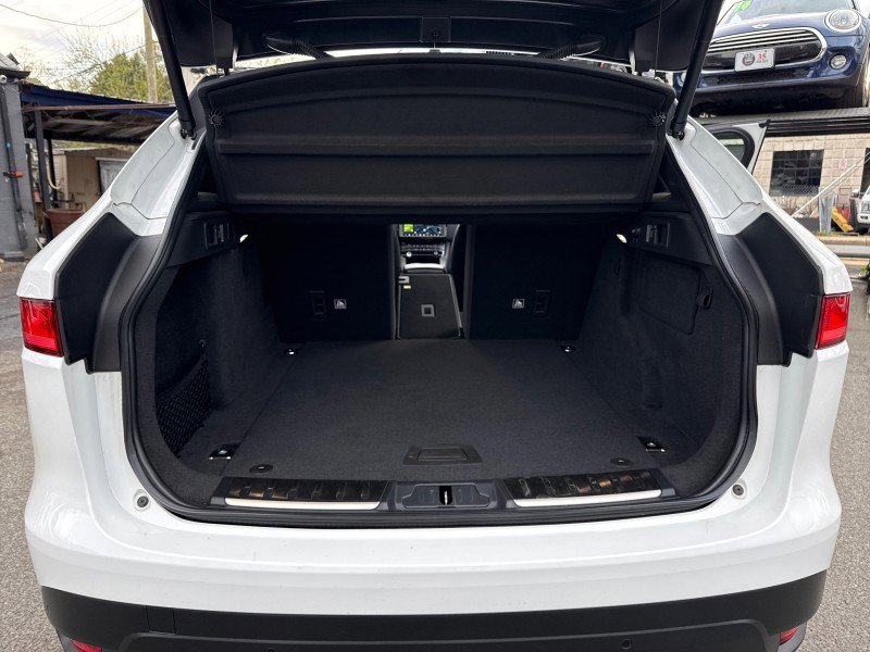 Used 2020 Jaguar F-PACE Premium image 36