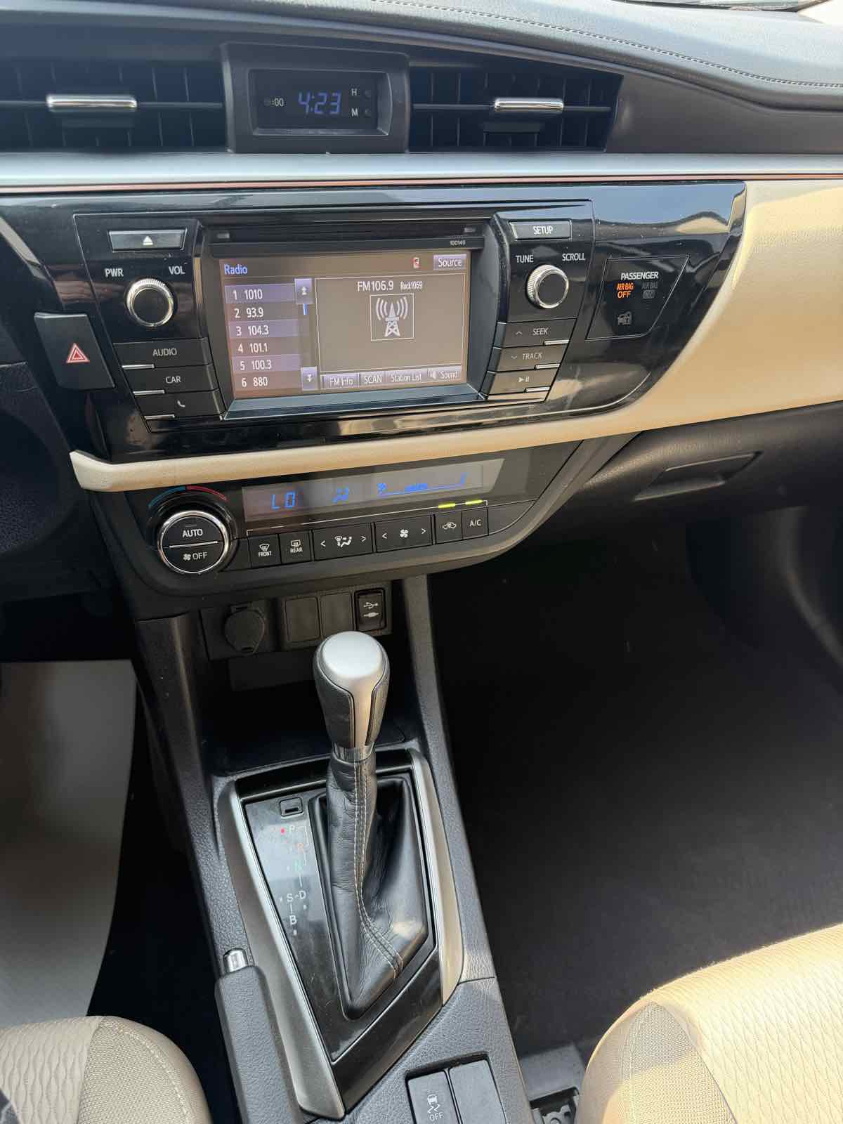 Used 2014 Toyota Corolla LE FWD image 22