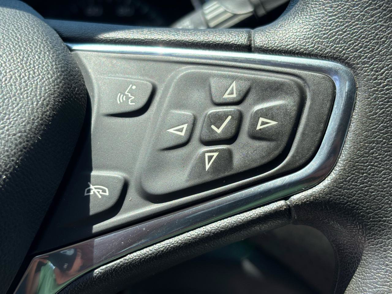 Used 2017 Chevrolet Malibu LT FWD image 21