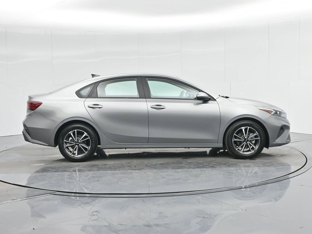 Used 2022 Kia Forte LXS FWD image 27