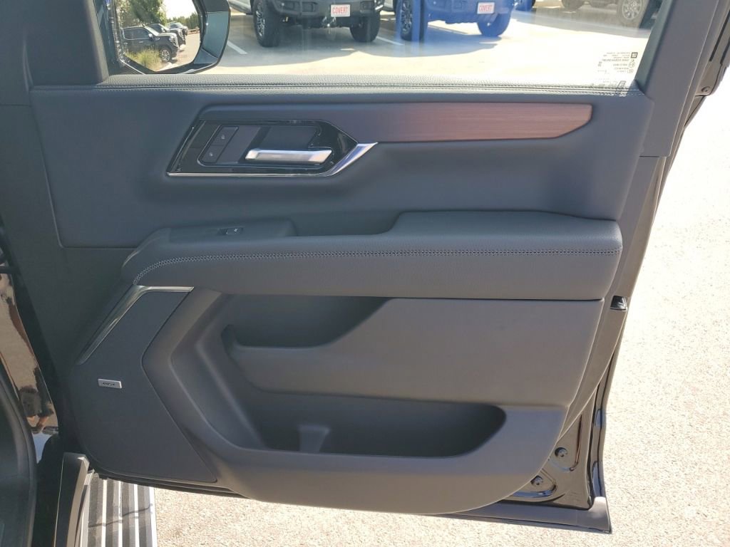 New 2026 GMC Yukon Denali w/ Denali Reserve Package image 13