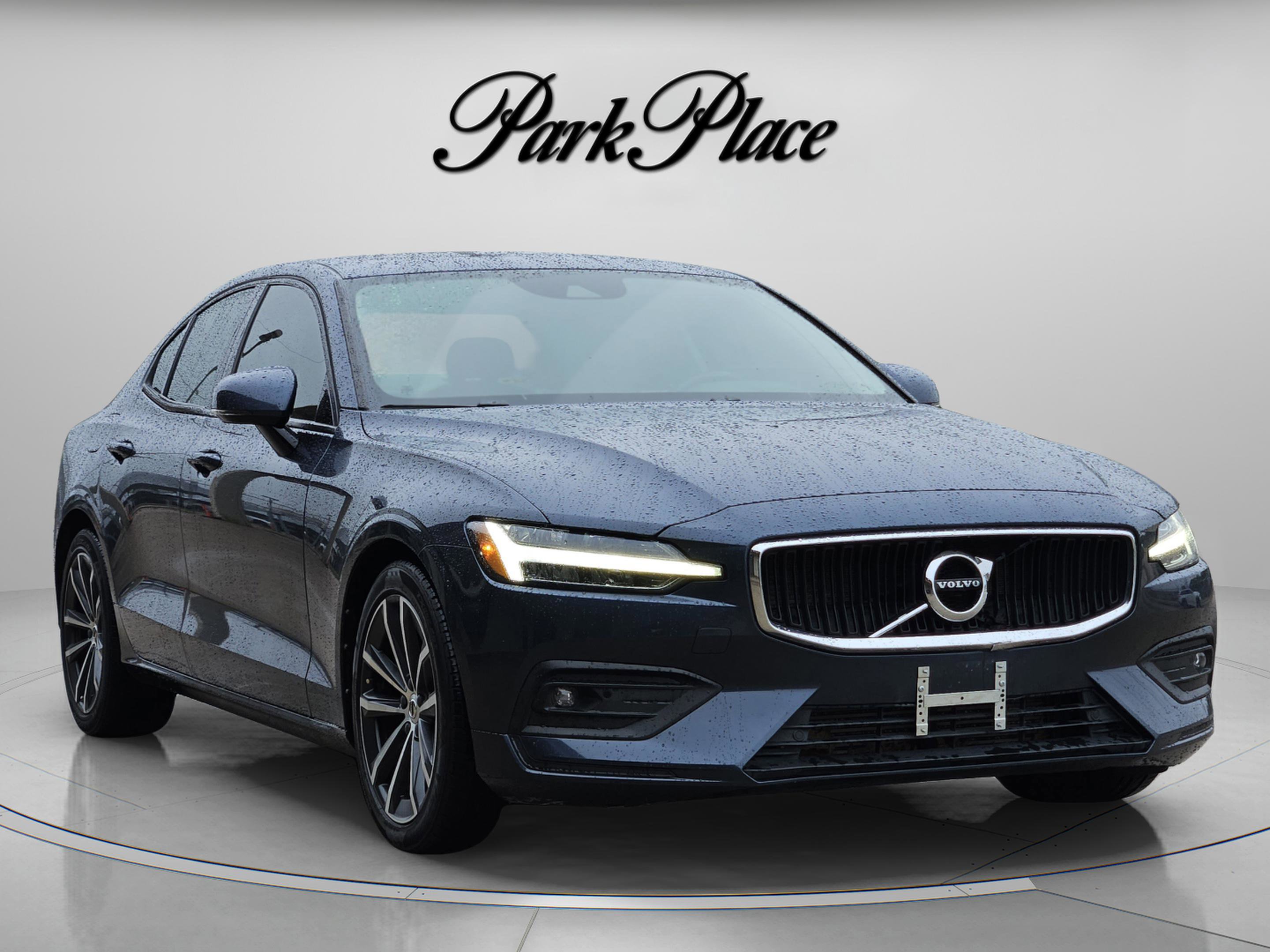 Used 2021 Volvo S60 T5 Momentum w/ Premium Package image 8