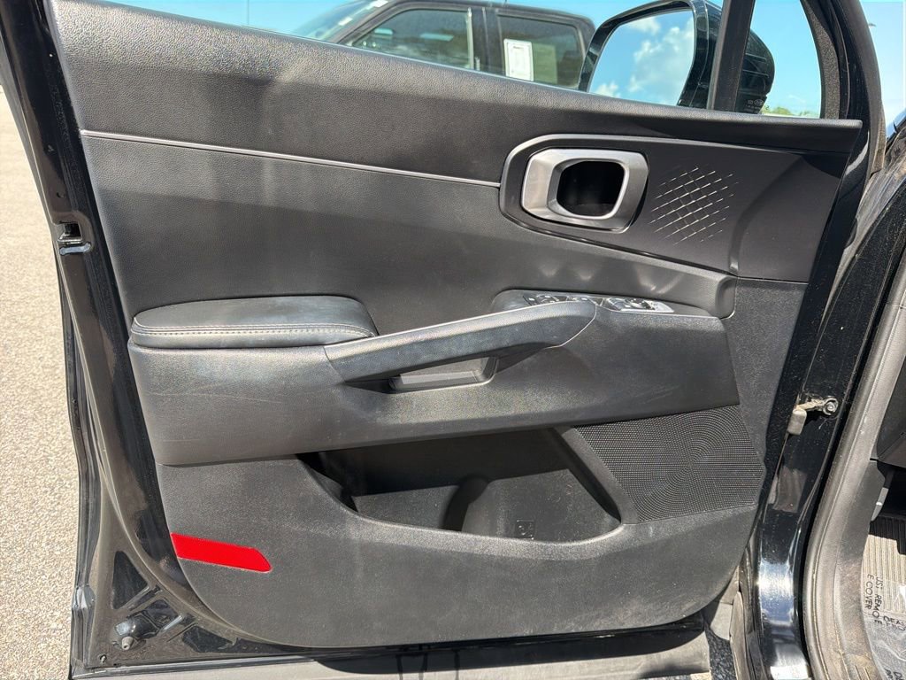 Used 2021 Kia Sorento LX FWD image 12