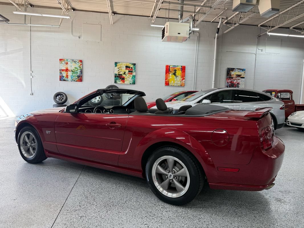 Used 2005 Ford Mustang GT RWD image 6