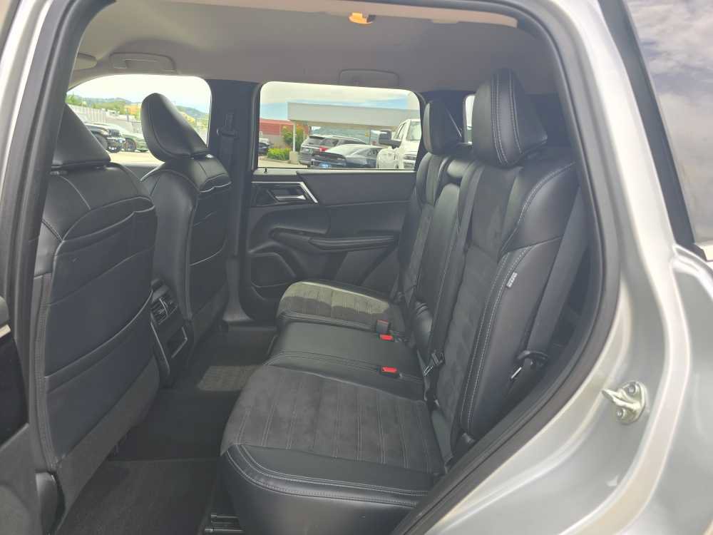 Used 2024 Mitsubishi Outlander SE AWD/4WD image 16