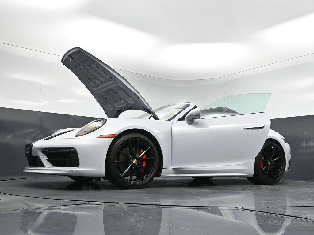 Certified 2024 Porsche 911 Targa 4S w/ Premium Package AWD/4WD image 33