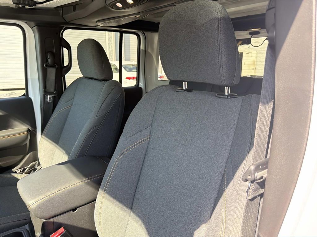 Used 2024 Jeep Wrangler Sahara w/ Technology Group AWD/4WD image 22