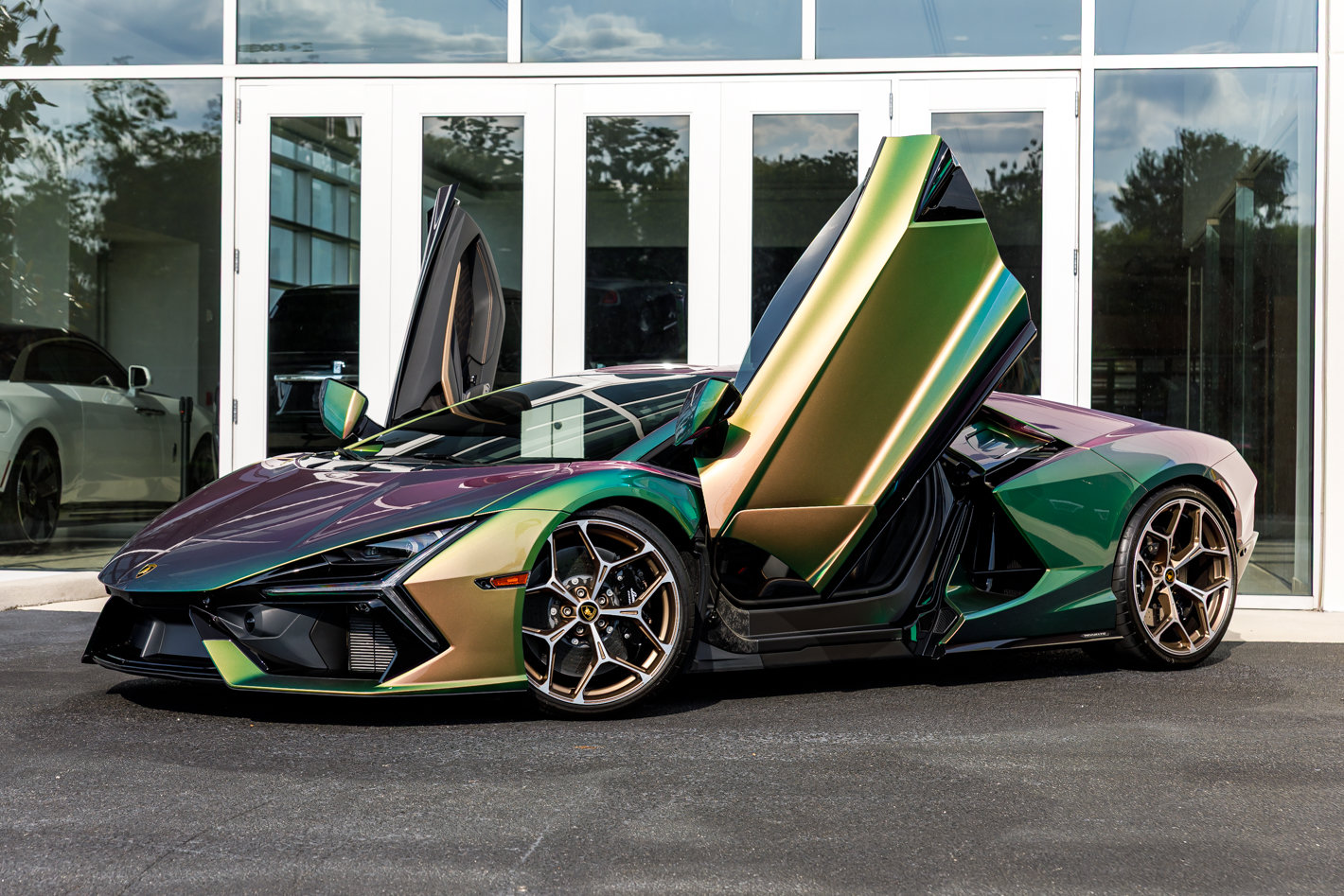 Used 2024 Lamborghini Revuelto AWD/4WD image 4