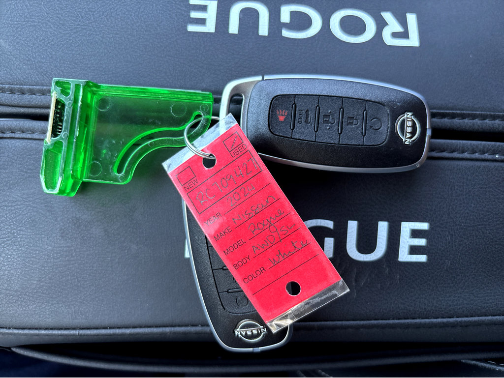 Used 2024 Nissan Rogue SL w/ SL Premium Package image 34