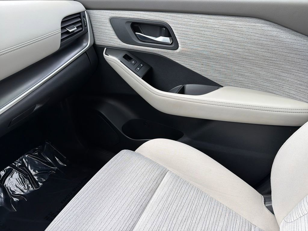 Used 2023 Nissan Rogue SV FWD image 30