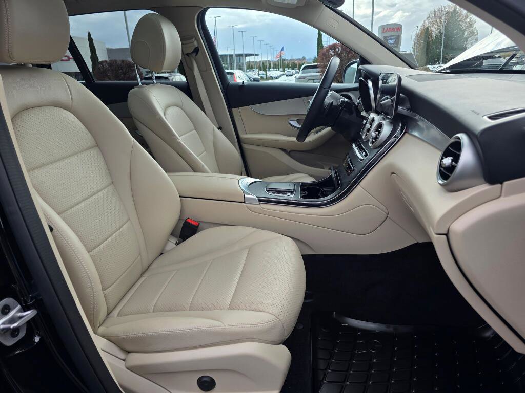 Used 2022 Mercedes-Benz GLC 300 image 27