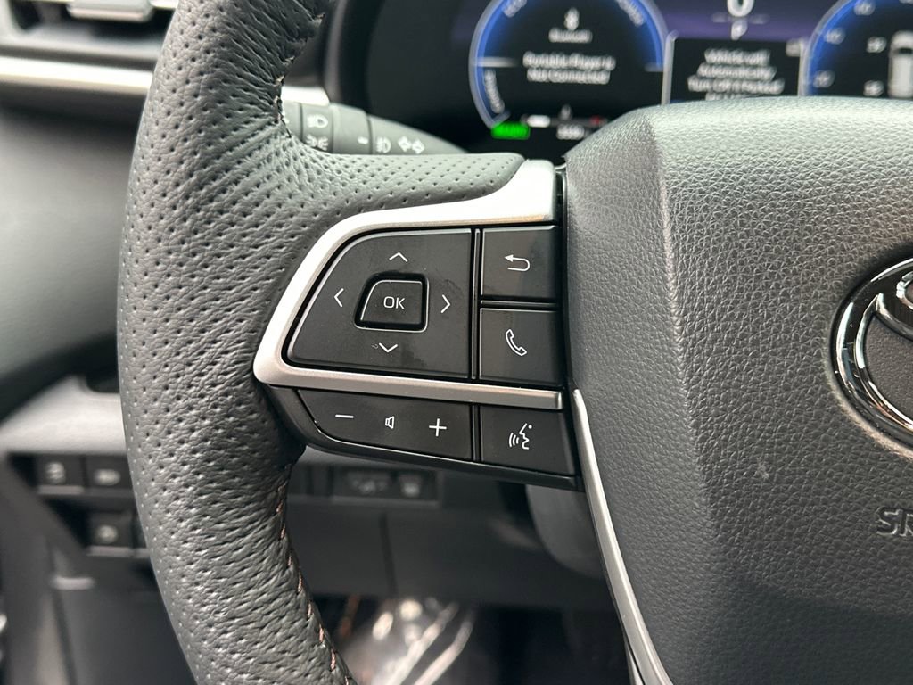 Used 2025 Toyota Sienna Limited image 26