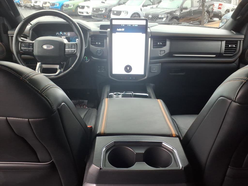 Used 2024 Ford Expedition Platinum image 18