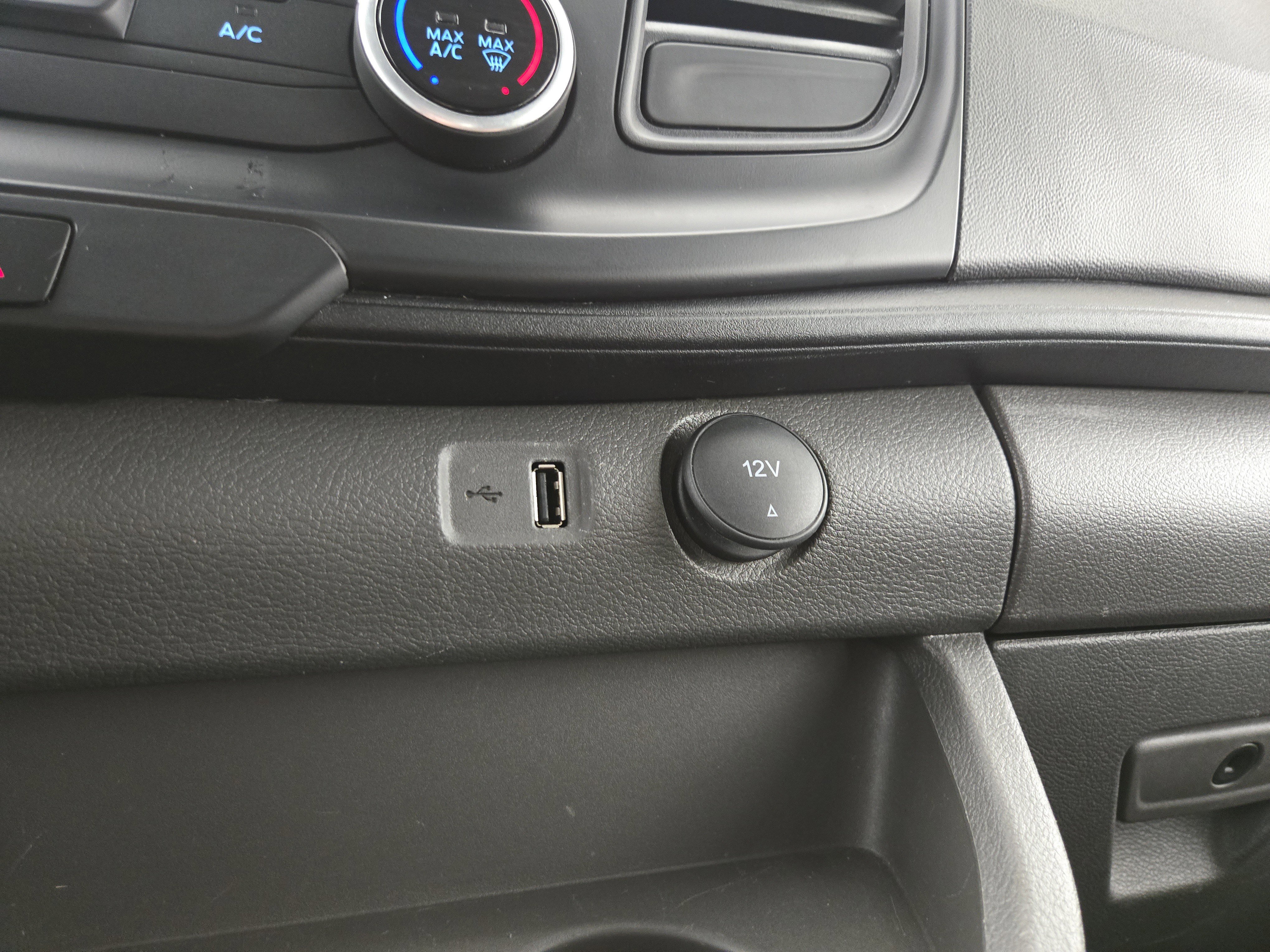 Used 2024 Ford Transit 250 Low Roof AWD w/ Exterior Upgrade Package image 23