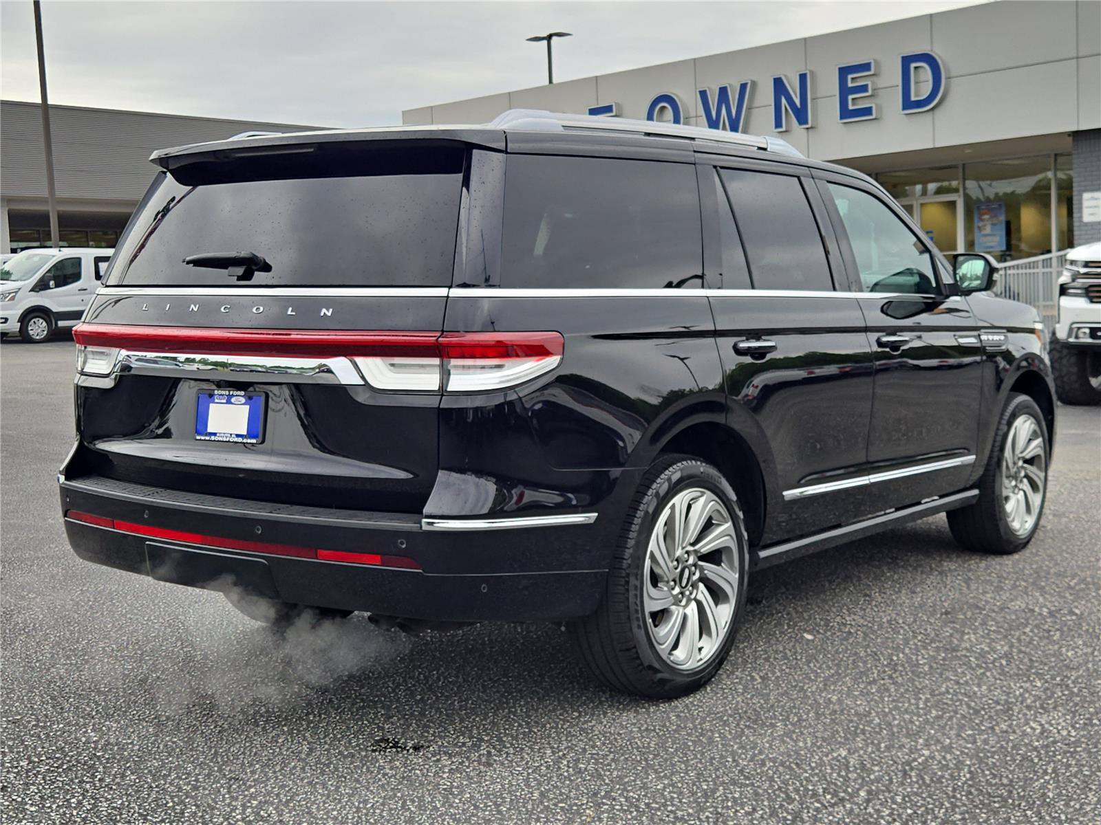 Used 2024 Lincoln Navigator Premiere AWD/4WD image 7
