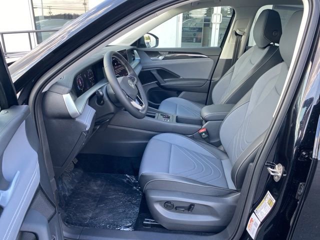 New 2025 Volkswagen Tiguan SE image 26