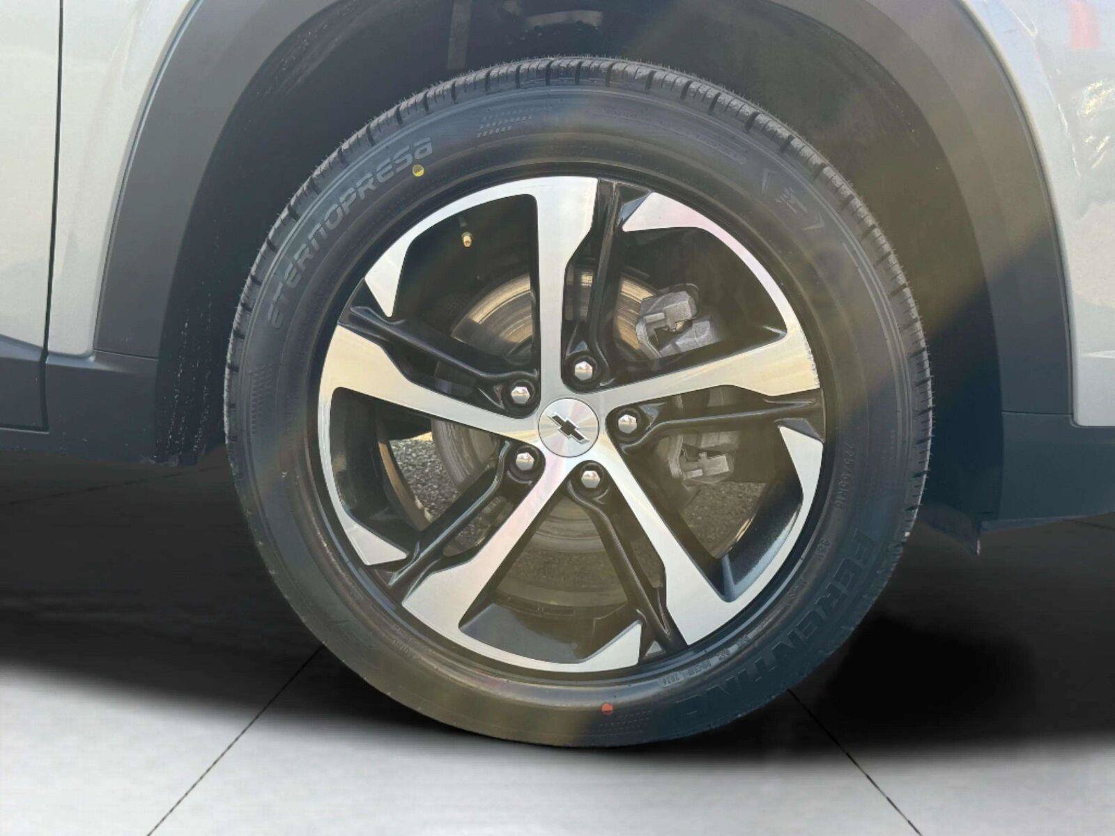 Used 2024 Chevrolet Trax RS w/ Sunroof Package FWD image 60