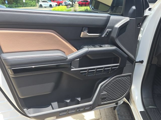 Used 2025 Toyota 4Runner Limited AWD/4WD image 10