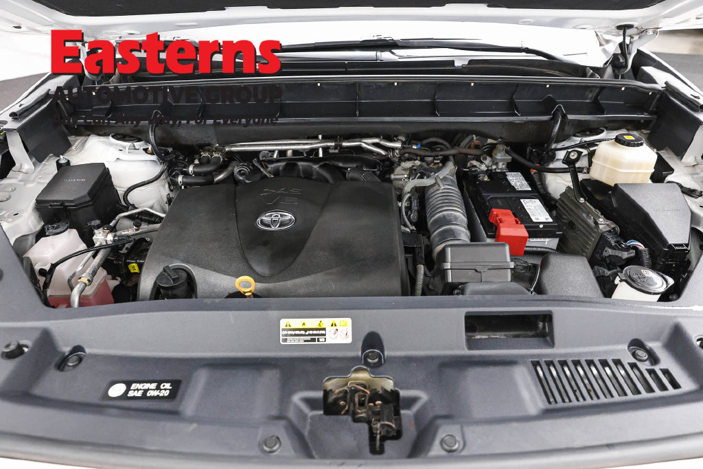 Used 2020 Toyota Highlander LE FWD image 8