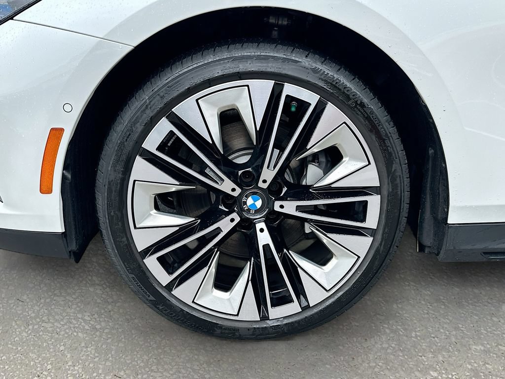 Used 2026 BMW 530i xDrive AWD/4WD image 33