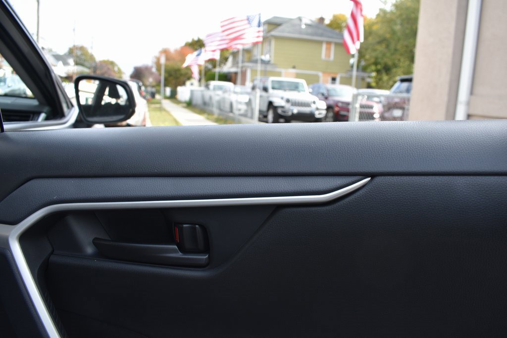 Used 2025 Toyota RAV4 LE image 27