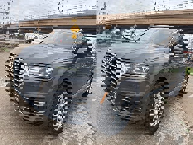 Used 2018 Audi Q7 3.0T Premium Plus image 3