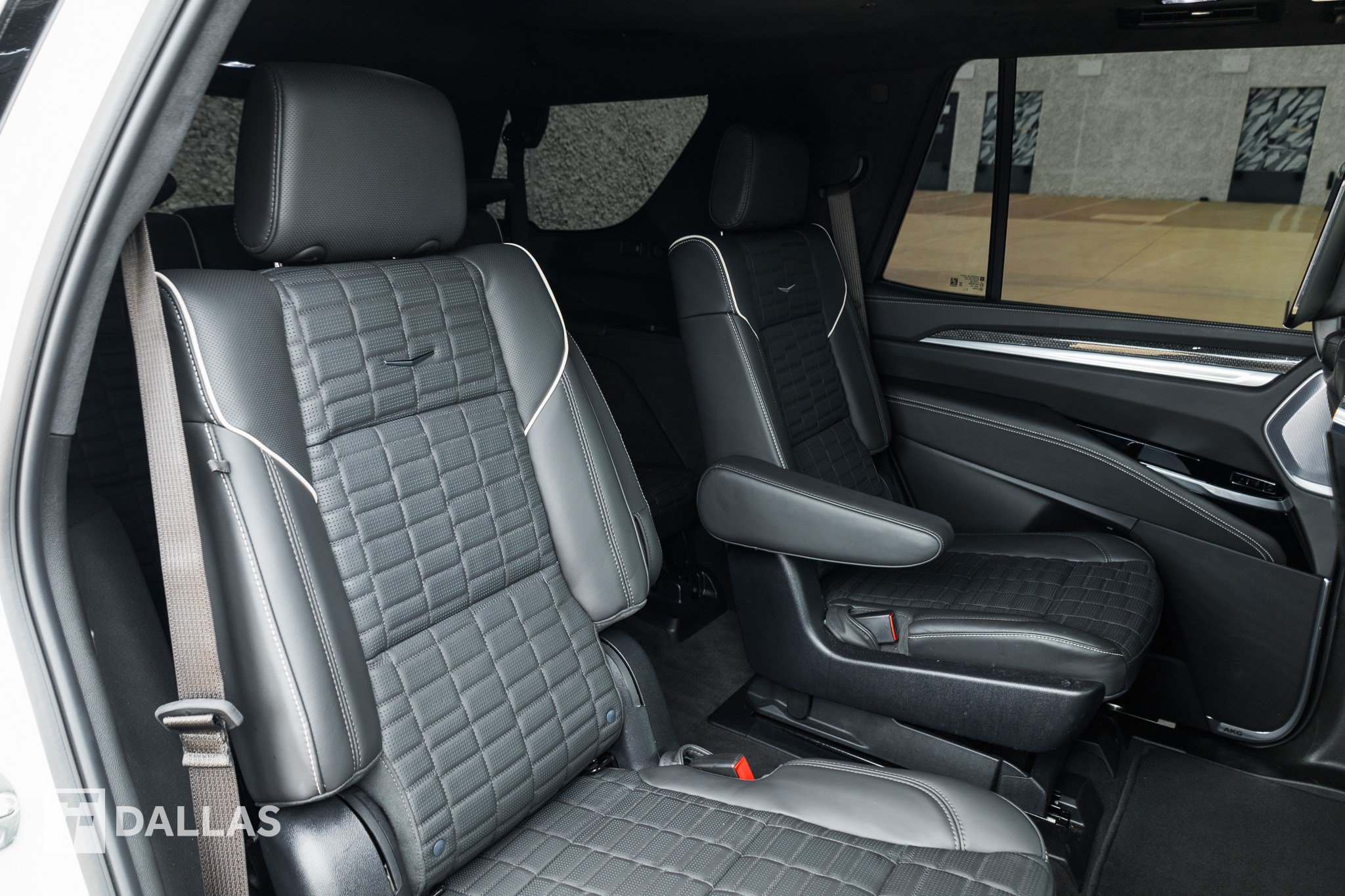 Used 2025 Cadillac Escalade V w/ LPO, ONYX Package AWD/4WD image 37
