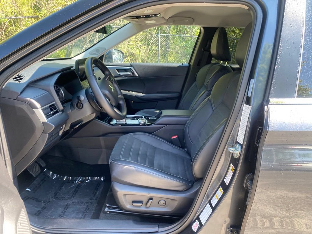 Used 2025 Mitsubishi Outlander SE AWD/4WD image 16
