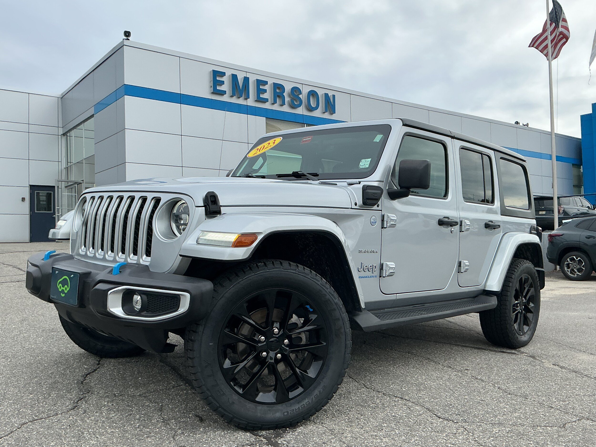 Used 2023 Jeep Wrangler Unlimited Sahara w/ Cold Weather Group AWD/4WD image 6