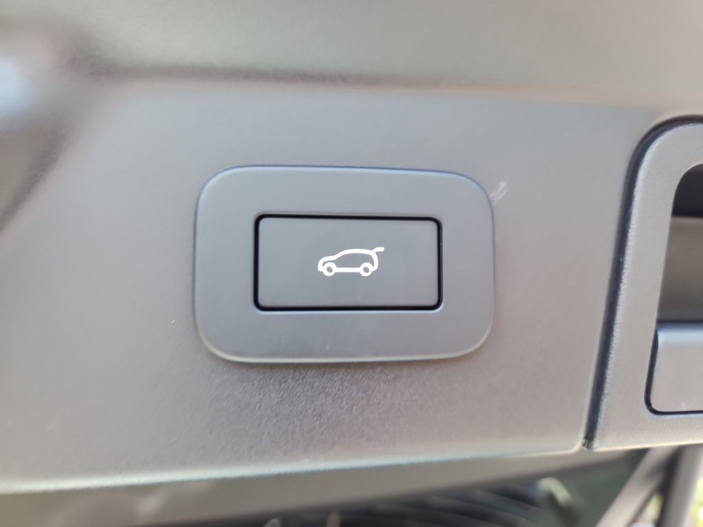 Used 2026 Land Rover Range Rover Velar Dynamic SE AWD/4WD image 14