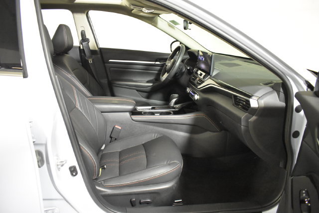 Certified 2024 Nissan Altima 2.0 SR FWD image 36