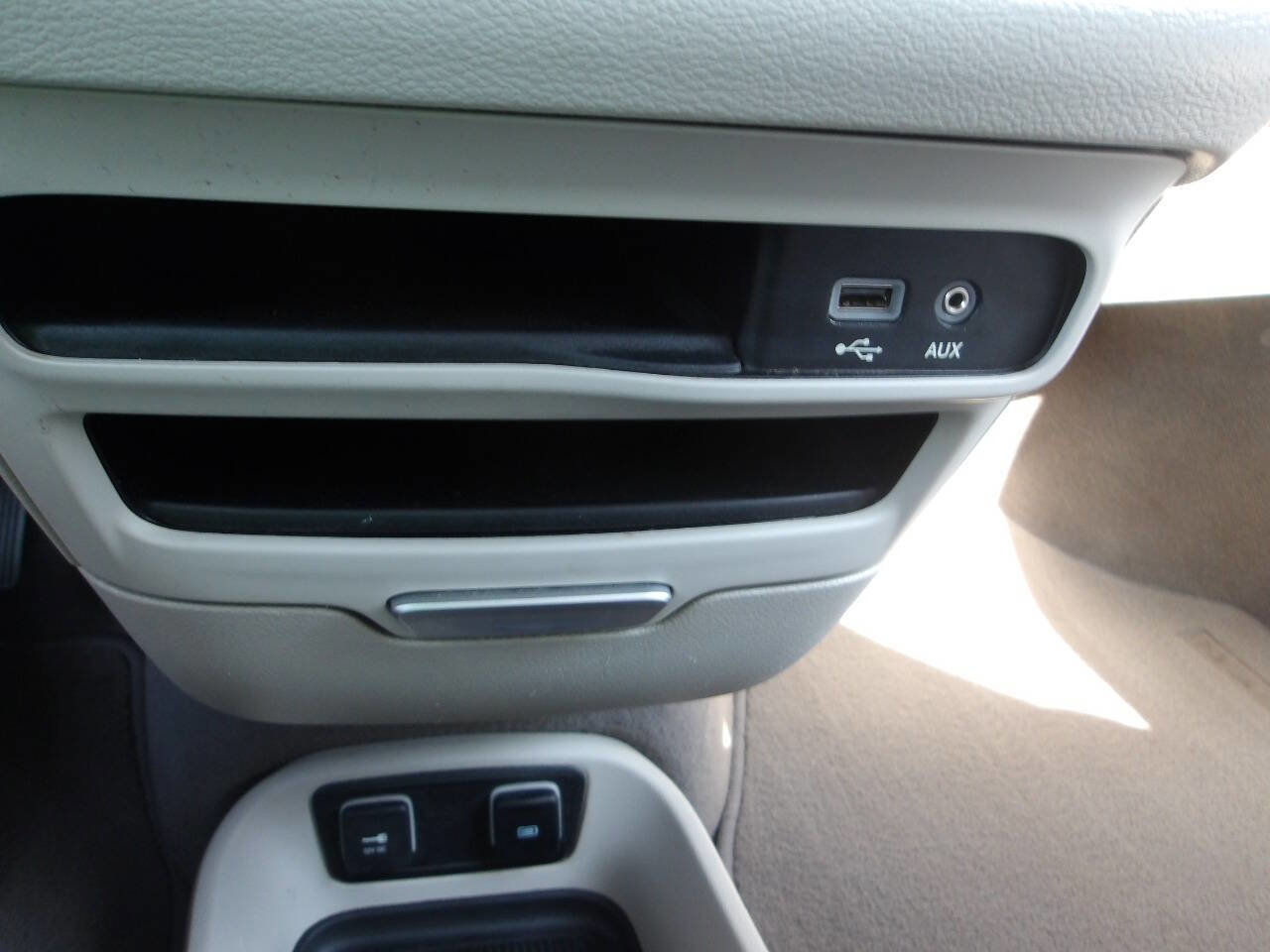 Used 2017 Chrysler Pacifica Touring-L FWD image 16