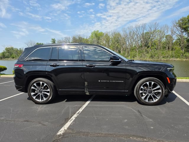Used 2023 Jeep Grand Cherokee Overland AWD/4WD image 5