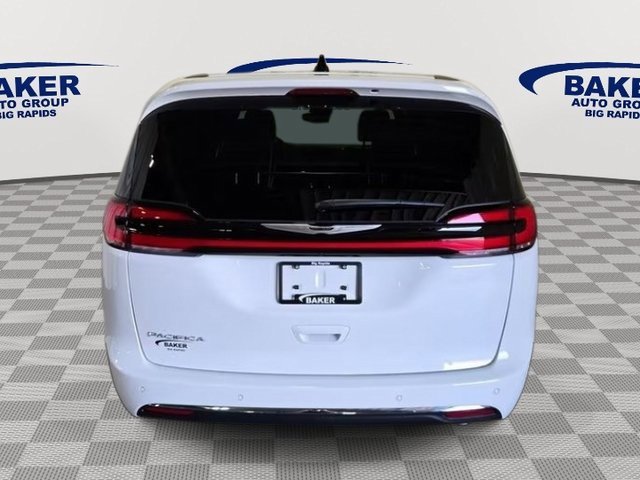 New 2025 Chrysler Pacifica Select image 4