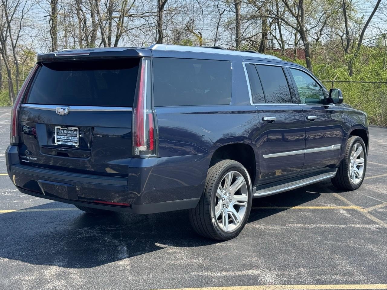 Used 2019 Cadillac Escalade ESV Luxury image 4
