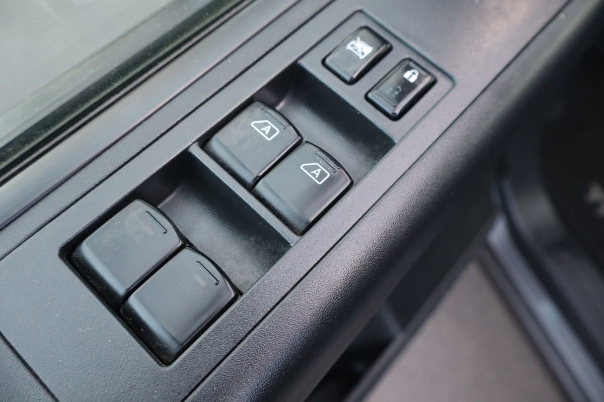 Used 2014 Nissan Titan S image 27