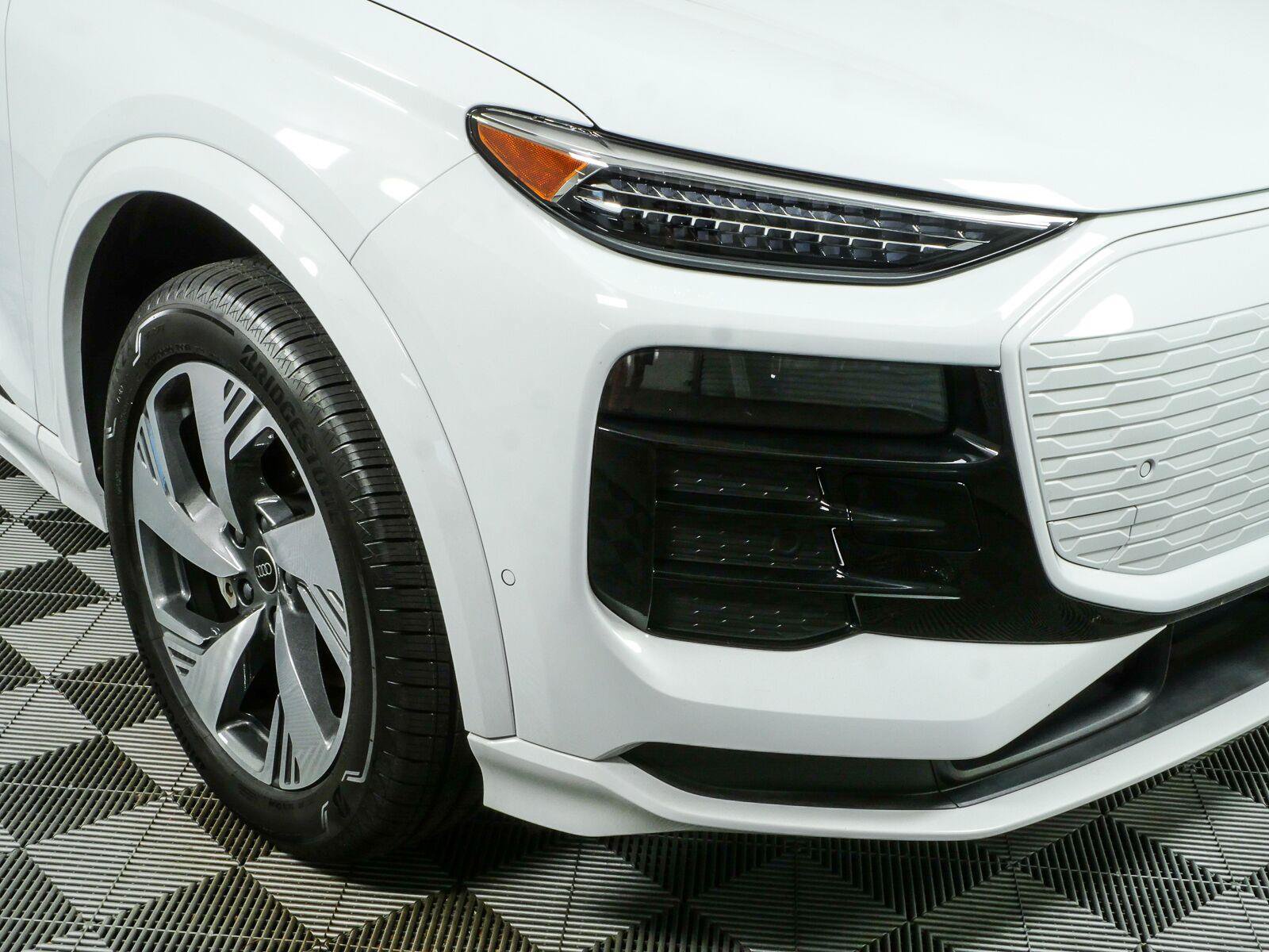 Used 2025 Audi Q6 e-tron Premium Plus w/ Premium Plus AWD/4WD image 38