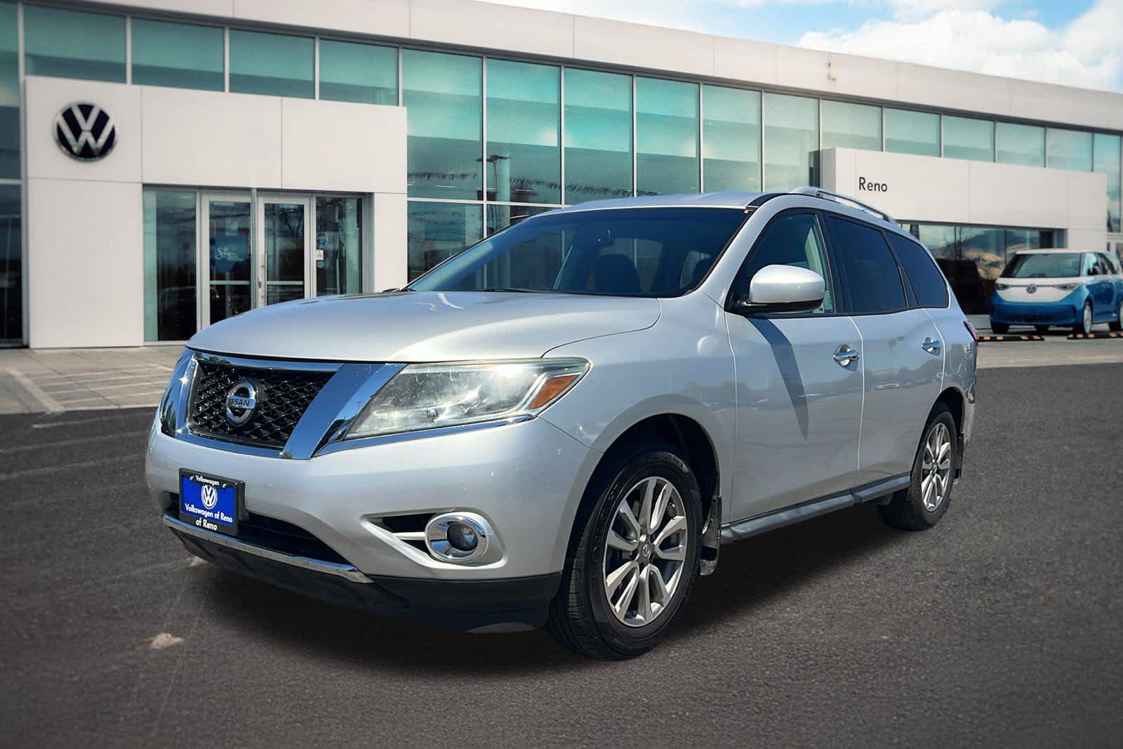 Used 2016 Nissan Pathfinder SV