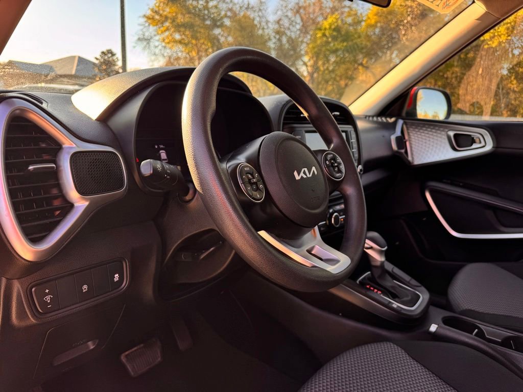 Used 2022 Kia Soul LX image 14