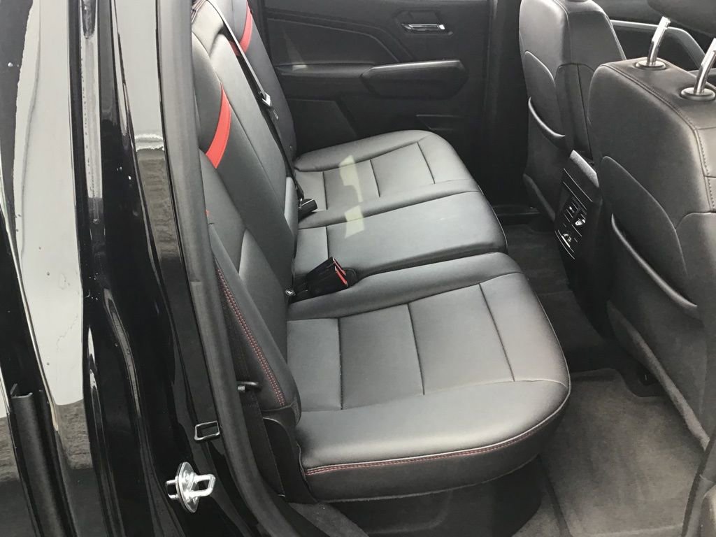Used 2024 Chevrolet Colorado Z71 w/ Z71 Convenience Package 2 image 15