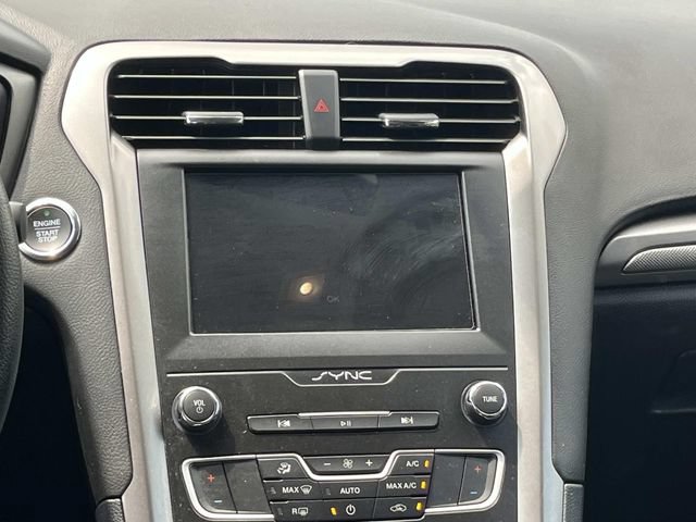 Used 2019 Ford Fusion SE FWD image 14