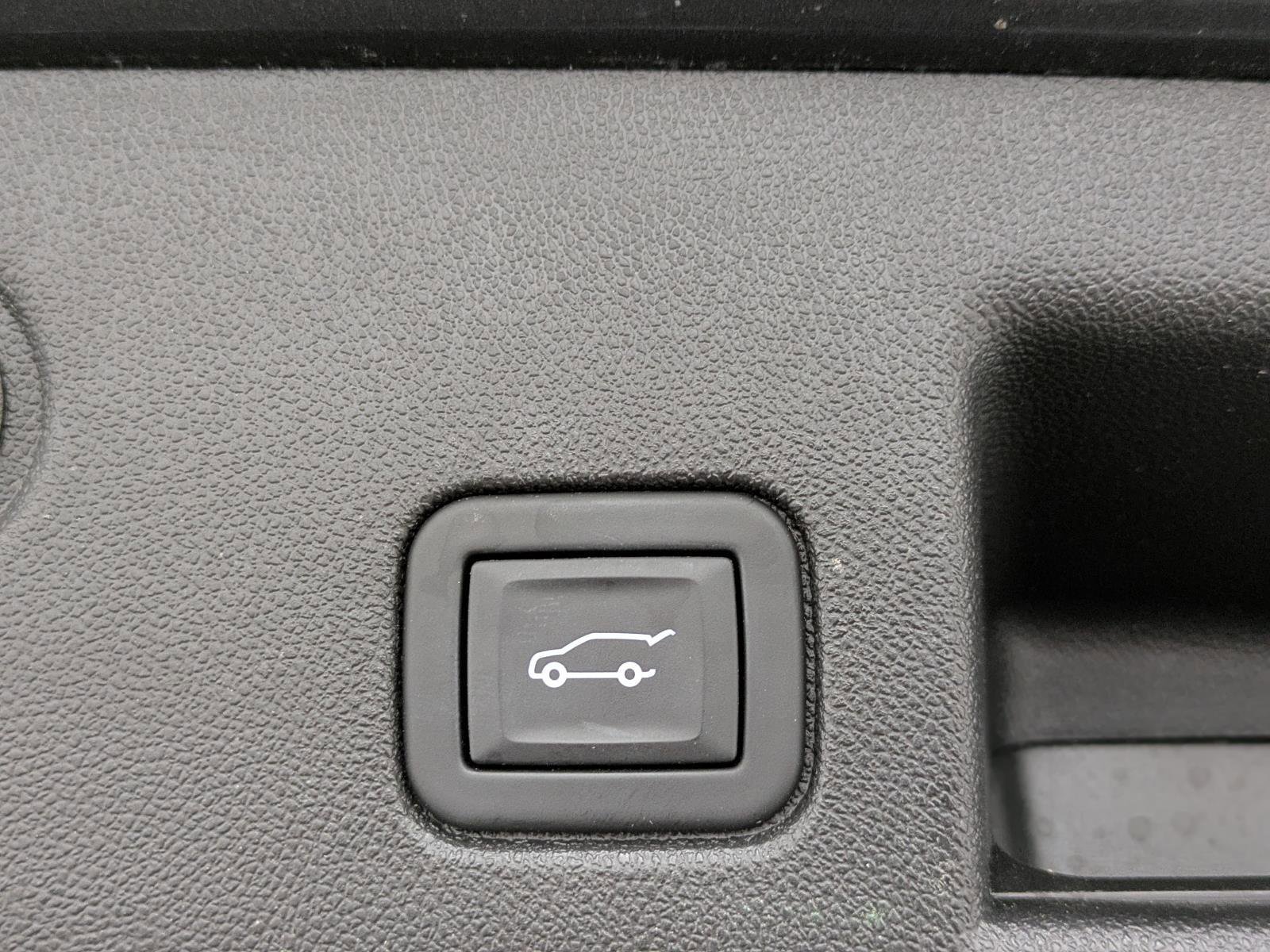 Used 2023 Chevrolet Equinox LT w/ Driver Convenience Package image 12