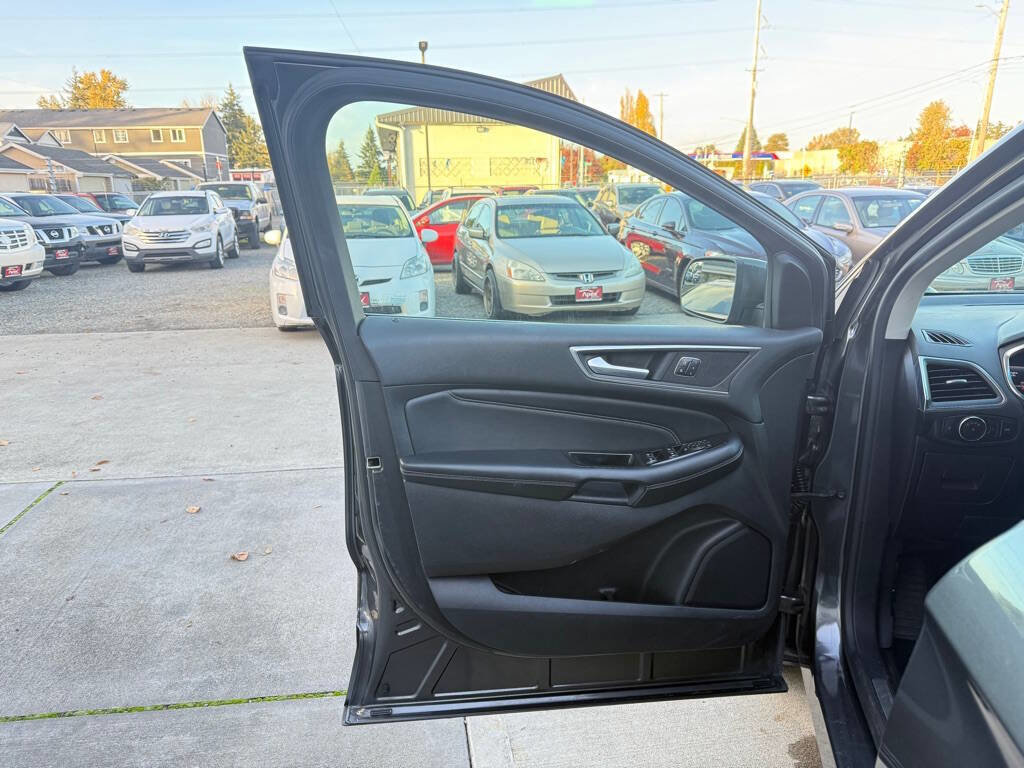 Used 2015 Ford Edge Titanium image 11