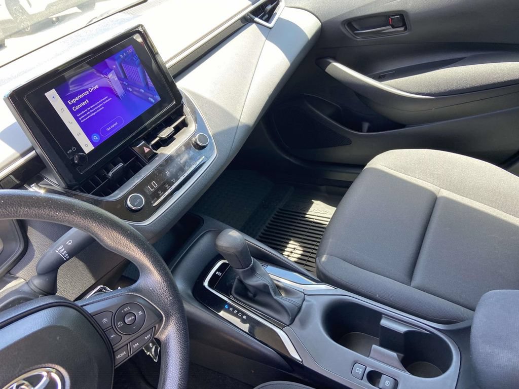Used 2025 Toyota Corolla LE FWD image 25